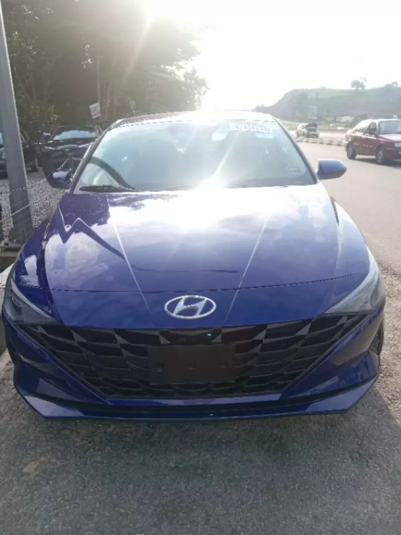 Hyundai Elantra   - 2021