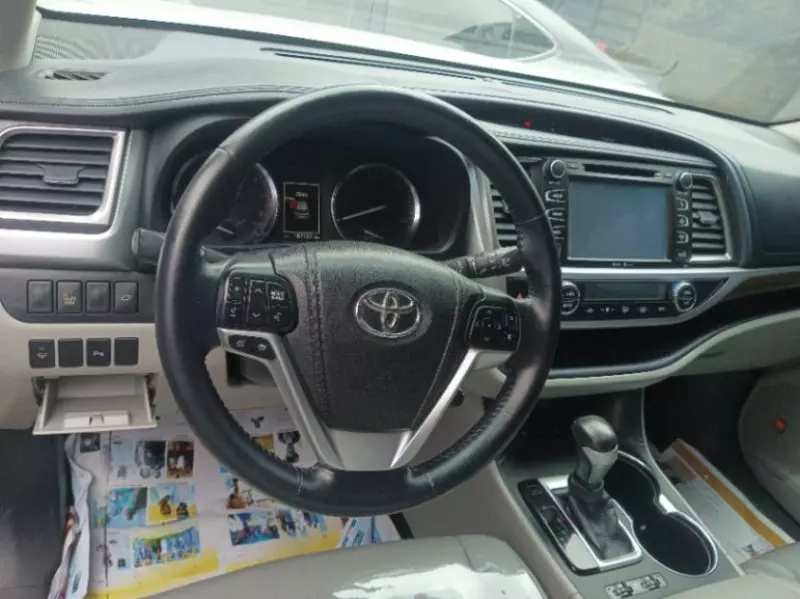 Toyota Highlander   - 2014