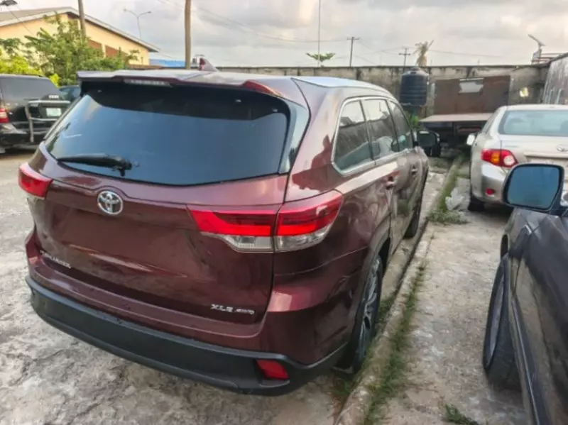 Toyota Highlander   - 2018