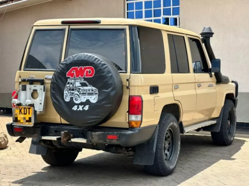 Toyota Landcruiser 76   - 2018