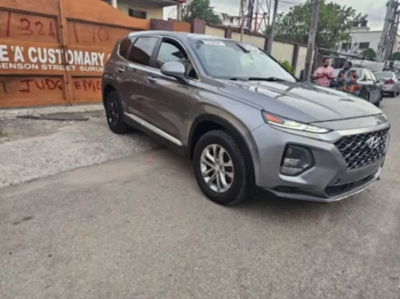 Hyundai Santa Fe   - 2019