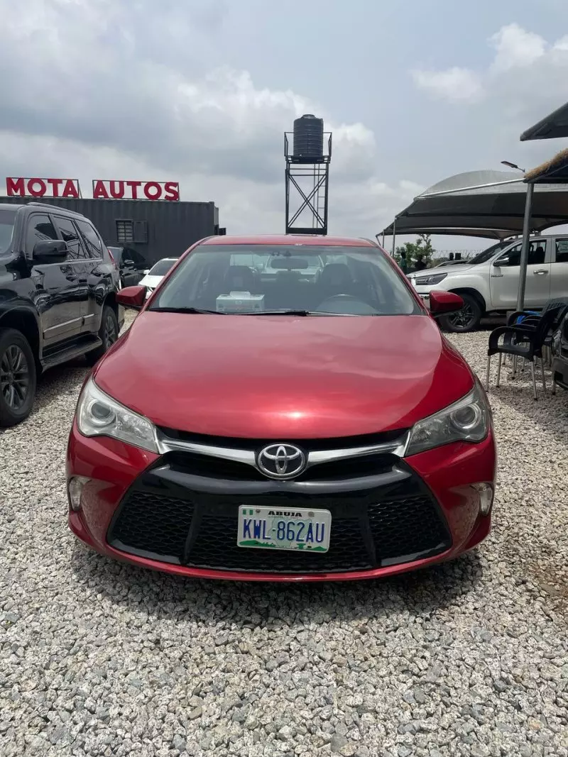 Toyota Camry   - 2016