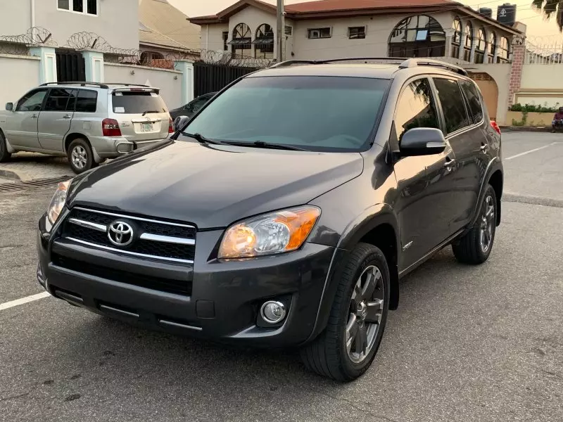 Toyota RAV4   - 2010