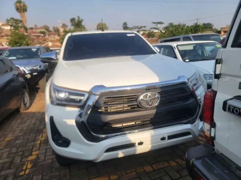 Toyota Hilux   - 2020