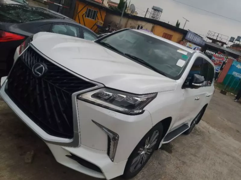 Lexus LX 570   - 2017