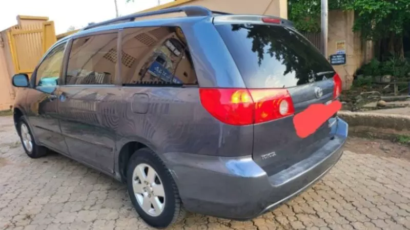 Toyota Sienna   - 2009