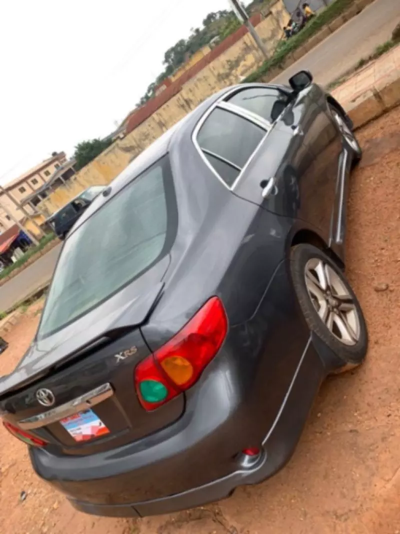 Toyota Corolla   - 2009