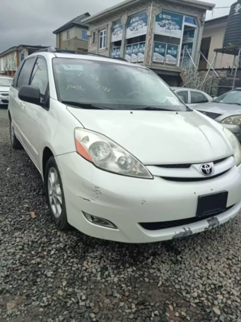 Toyota Sienna - 2006