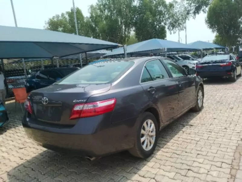 Toyota Camry   - 2011