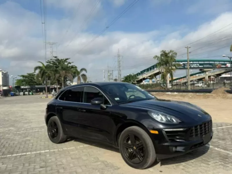 PORSCHE Macan - 2015