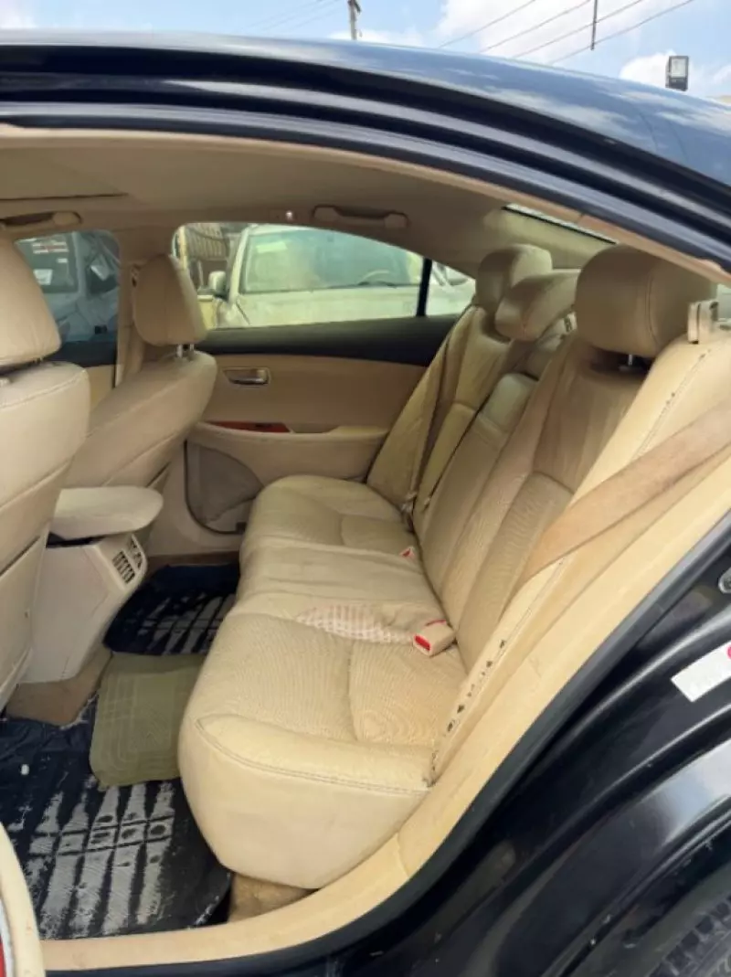 Lexus ES 350   - 2010