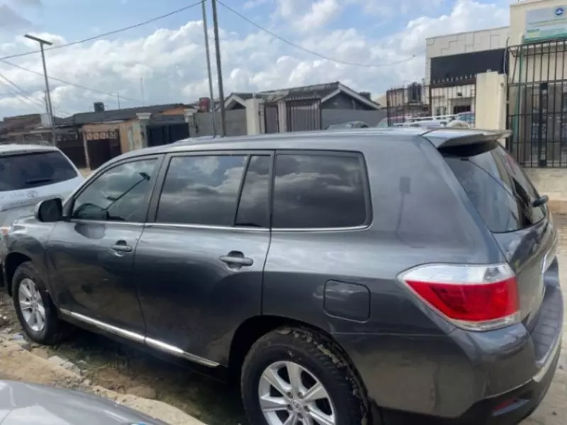 Toyota Highlander   - 2011
