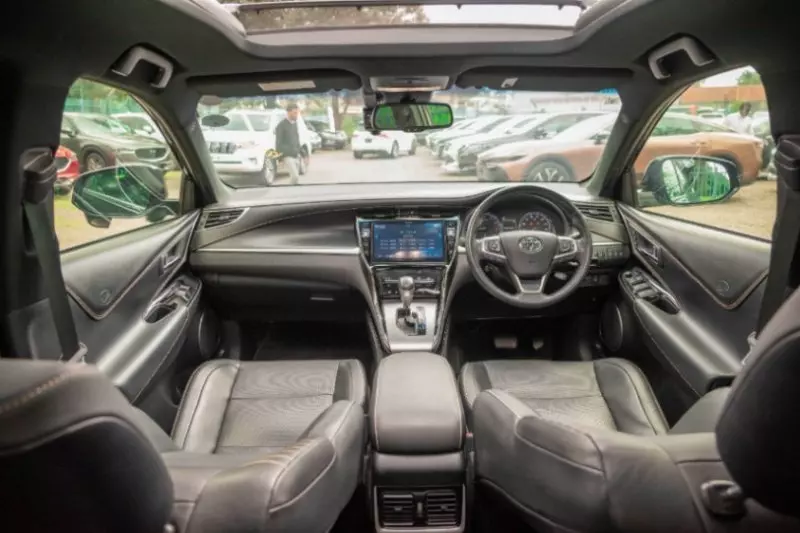Toyota Harrier   - 2019