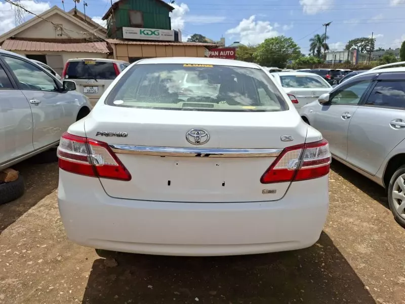 Toyota Premio    - 2012