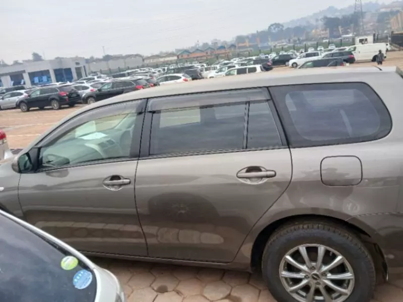 Toyota Fielder    - 2012