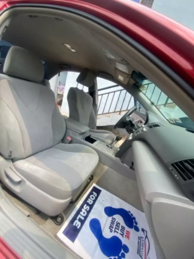 Toyota Camry   - 2010