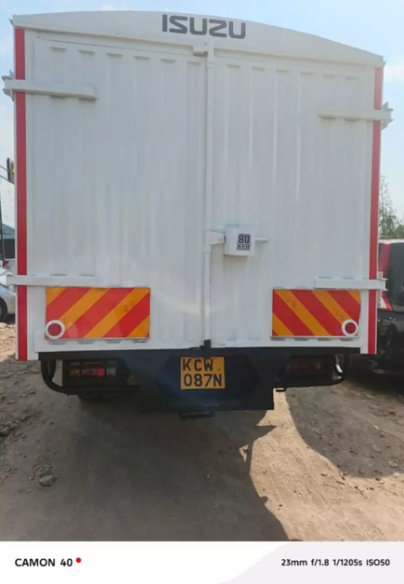 Isuzu NPR   - 2019