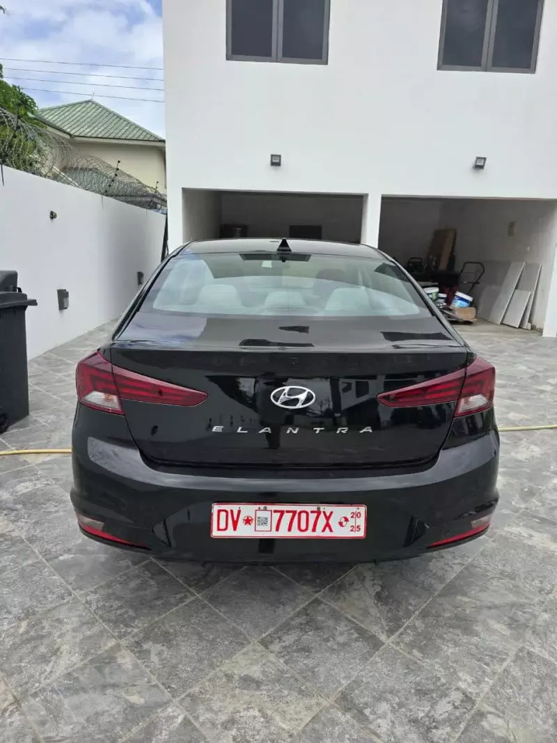 Hyundai Elantra   - 2020
