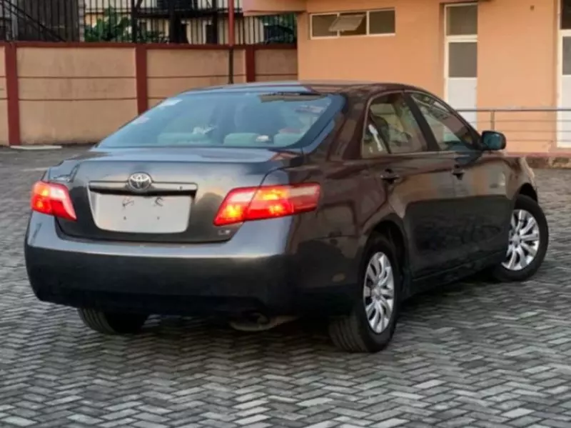 Toyota Camry   - 2009