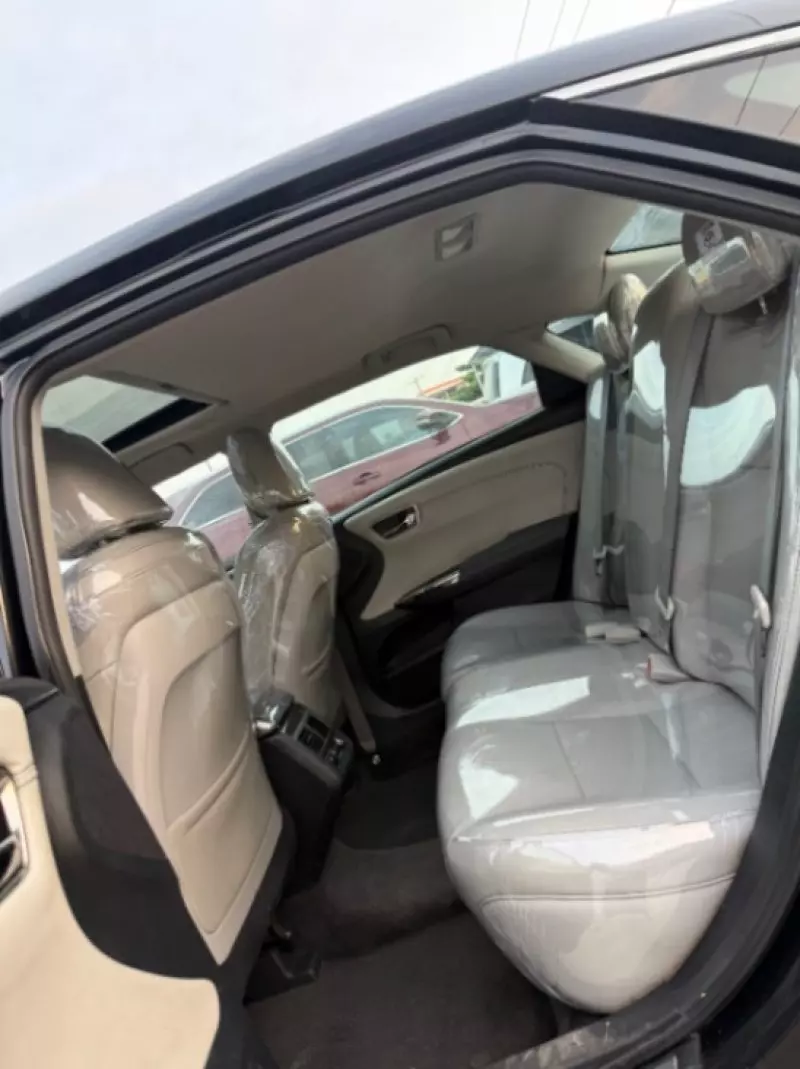 Toyota Avalon   - 2013