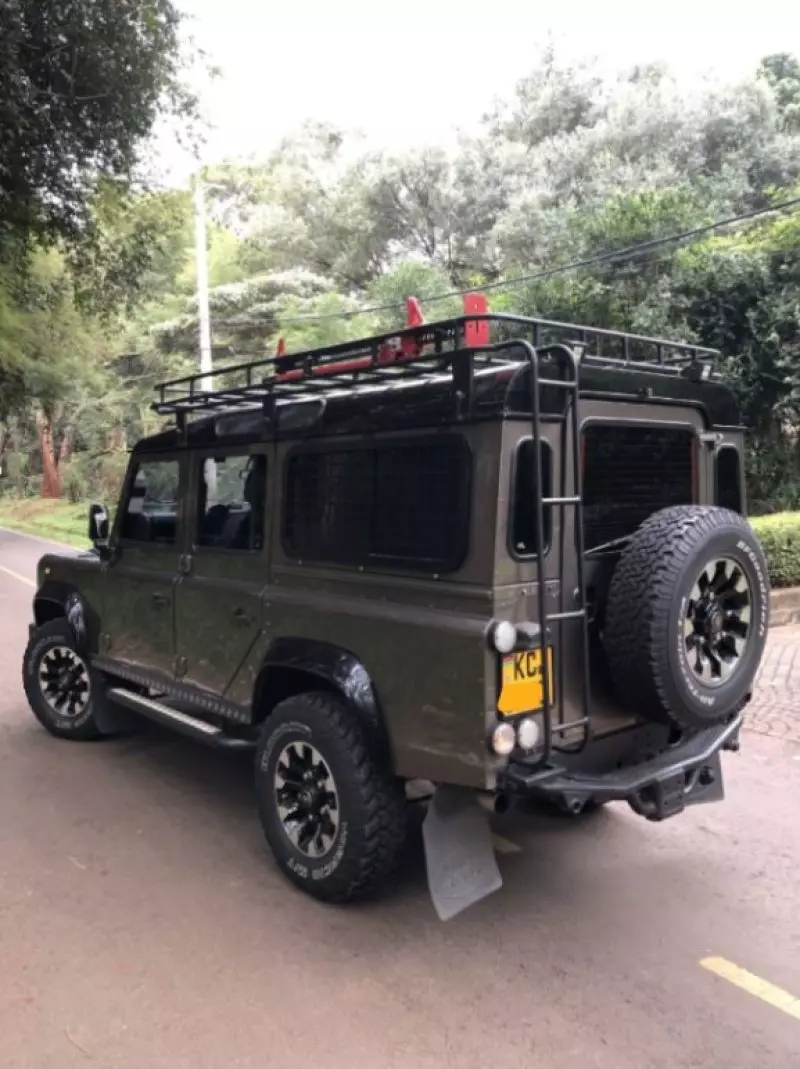 Land Rover Defender   - 2011