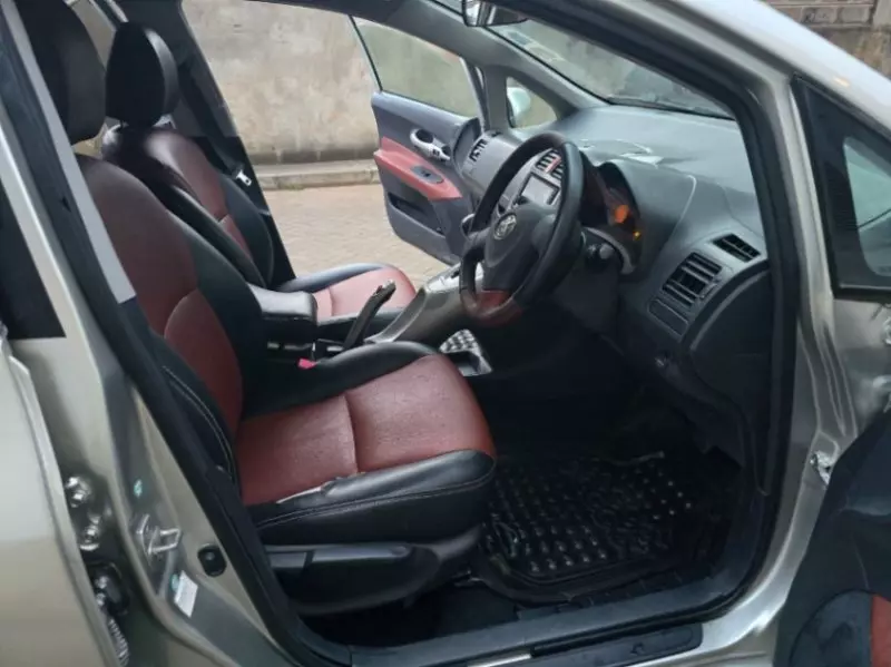 Toyota Auris   - 2008
