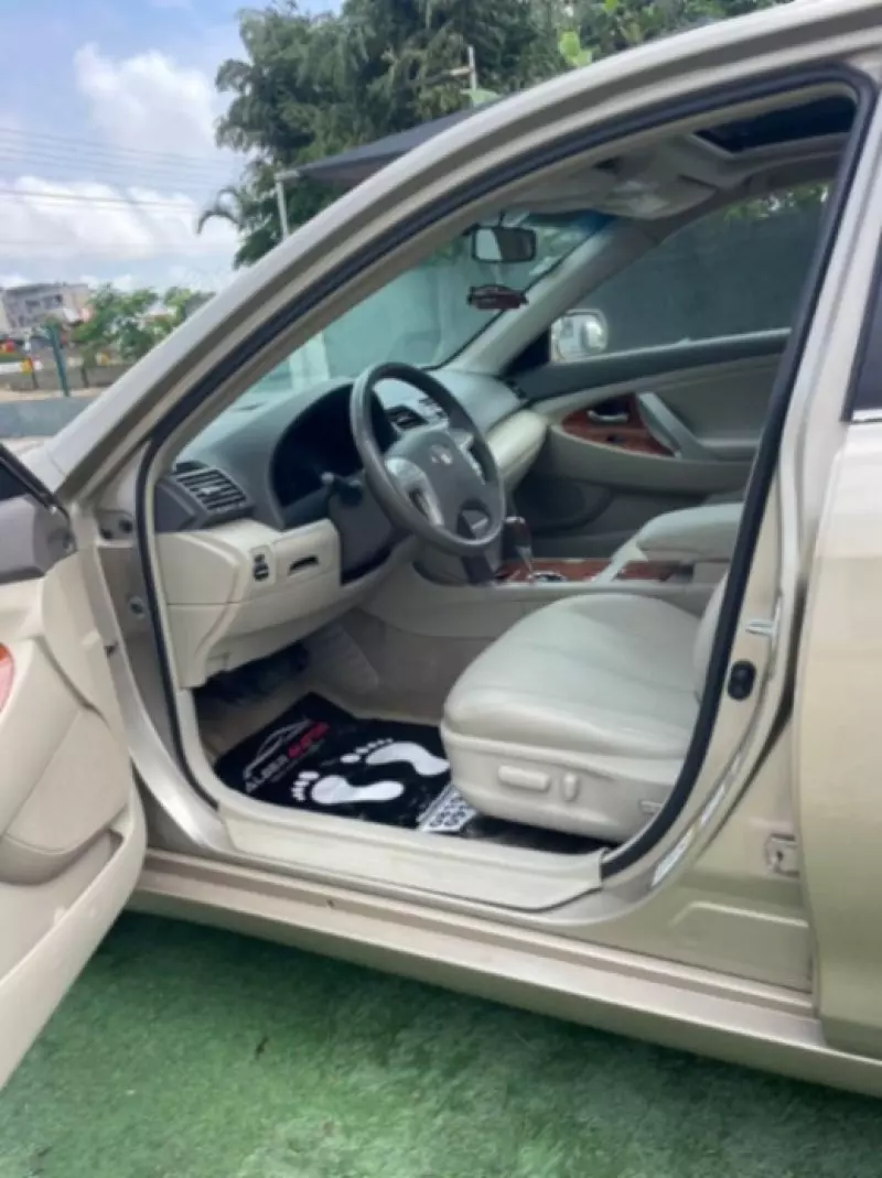 Toyota Camry   - 2008