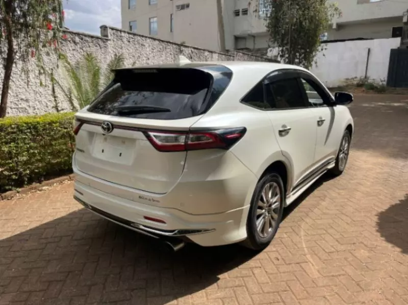 Toyota Harrier   - 2018