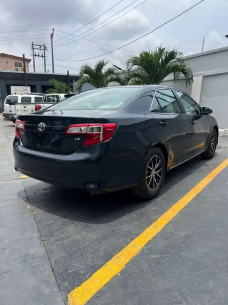 Toyota Camry   - 2012