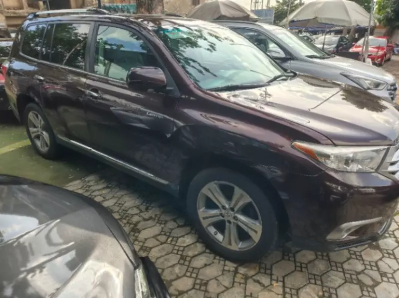 Toyota Highlander   - 2012