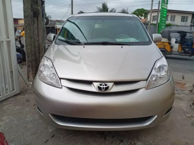 Toyota Sienna   - 2006