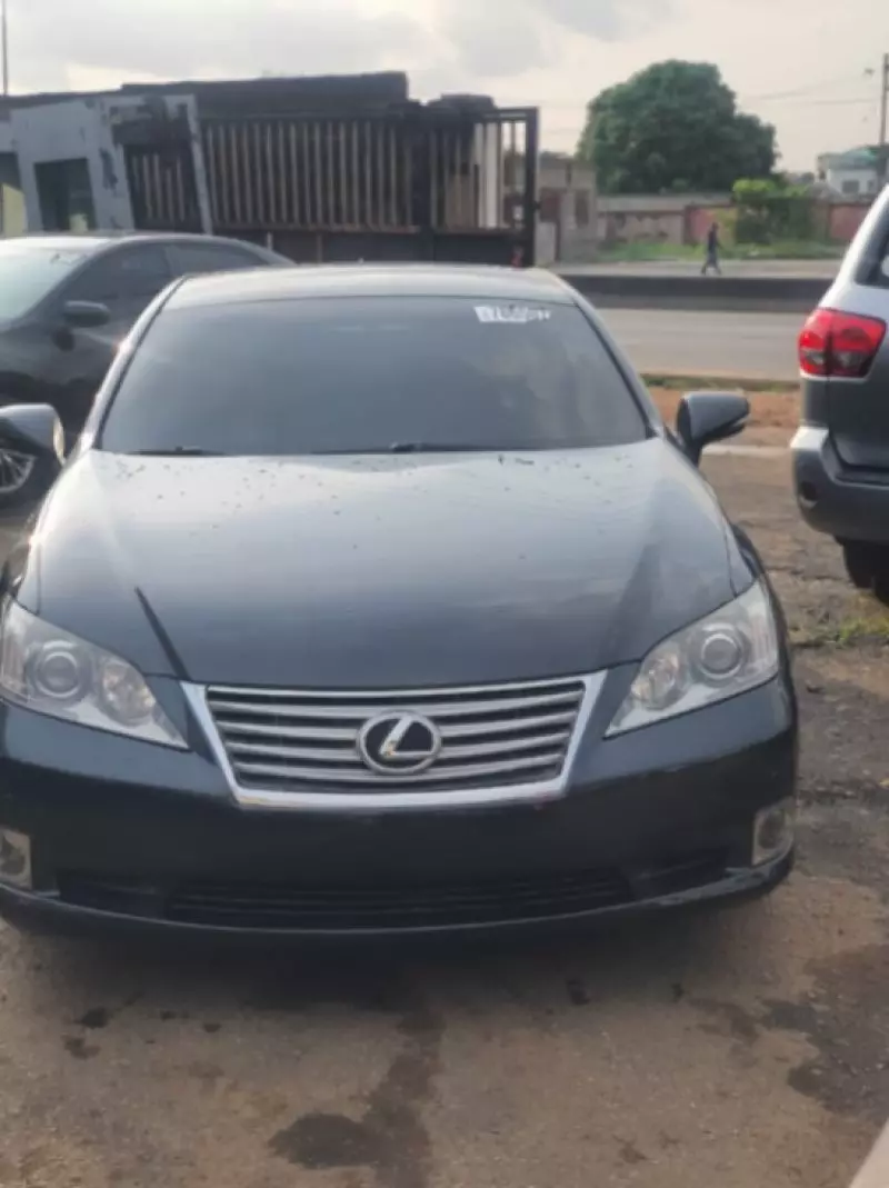 Lexus ES   - 2011
