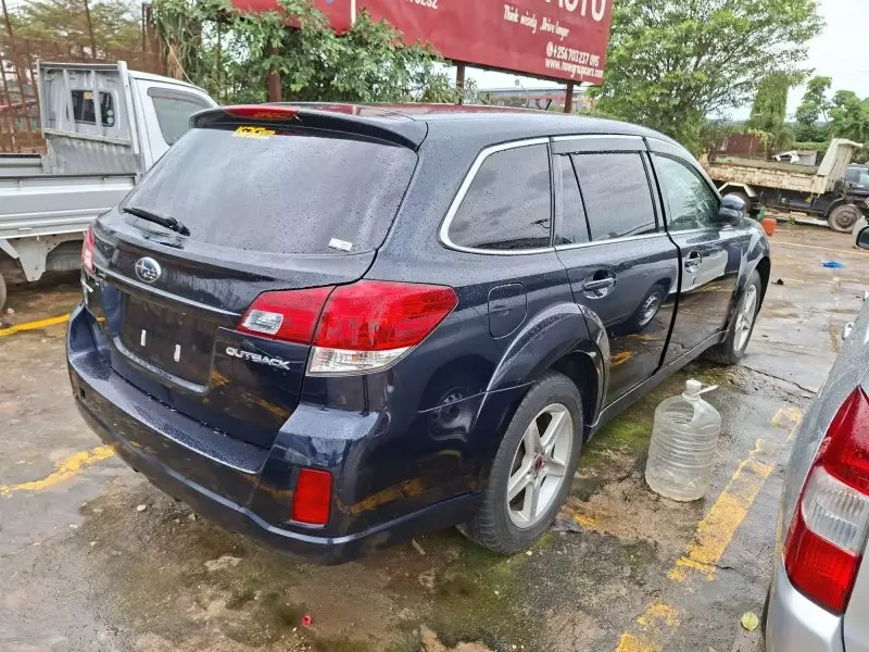 Subaru Outback   - 2012