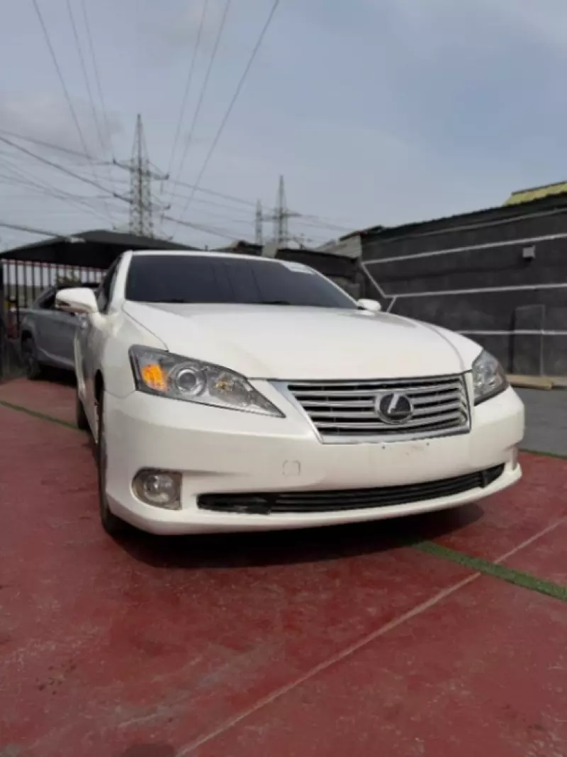 Lexus ES   - 2011