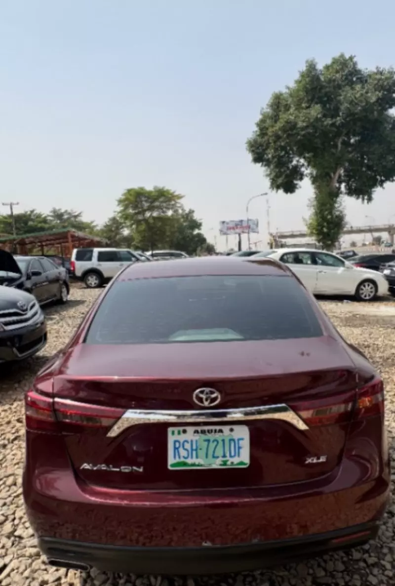 Toyota Avalon   - 2013