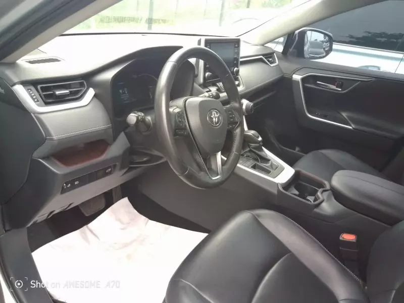 Toyota RAV4   - 2019
