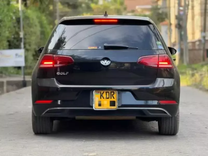 Volkswagen Golf   - 2017