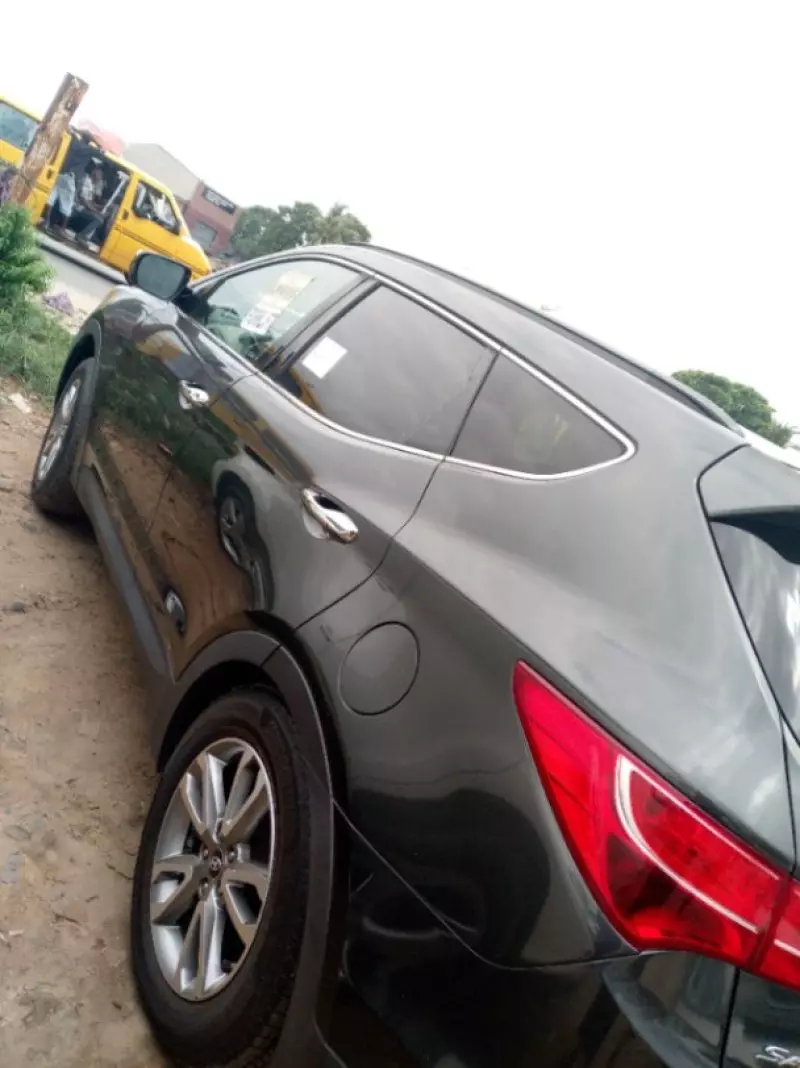 Hyundai Santa FE   - 2014