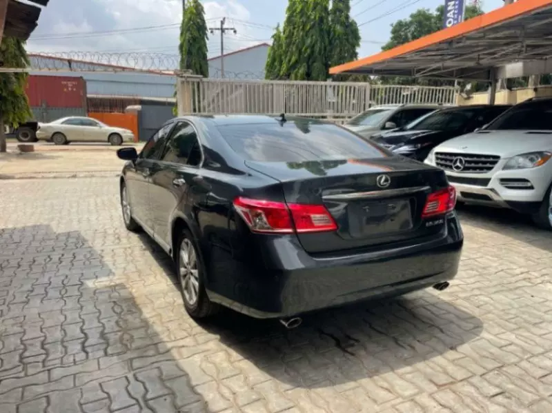 Lexus ES 350   - 2011