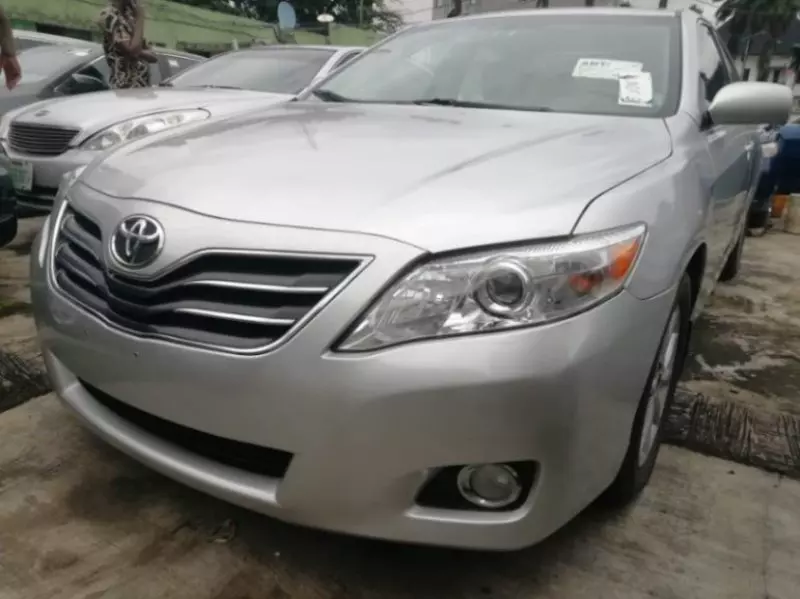 Toyota Camry   - 2010
