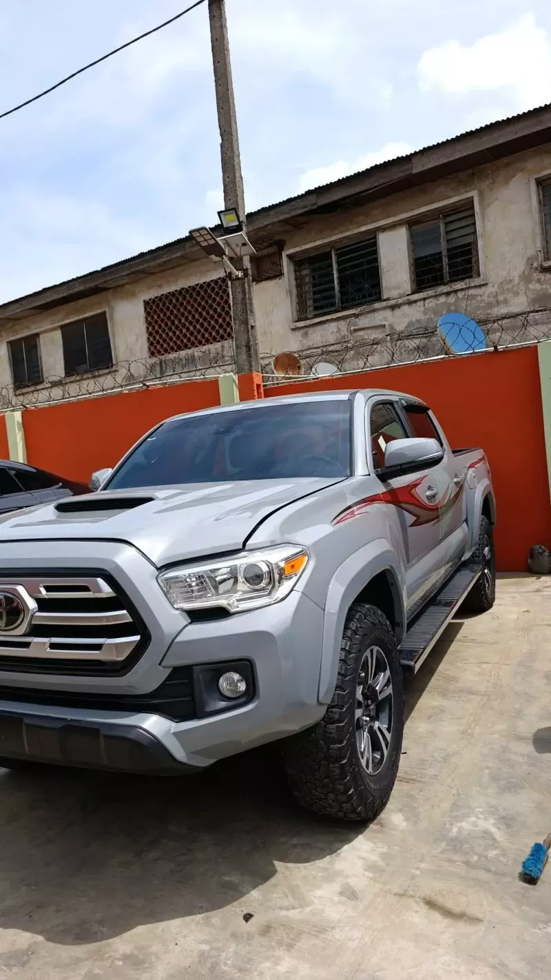 Toyota Tacoma   - 2019