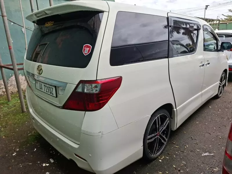 Toyota Alphard   - 2011