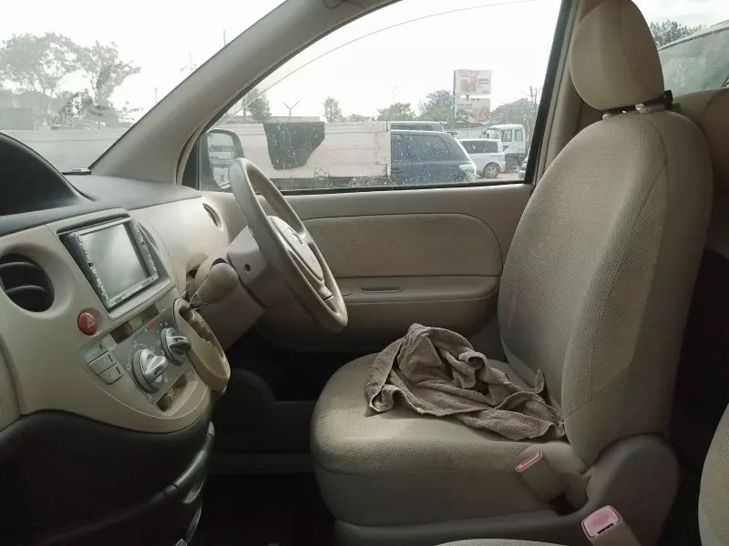 Toyota Sienta   - 2009