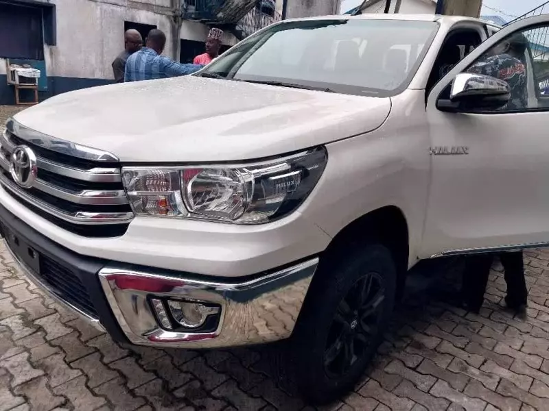 Toyota Hilux   - 2023