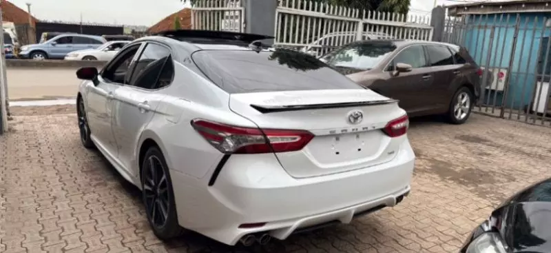 Toyota Camry - 2019