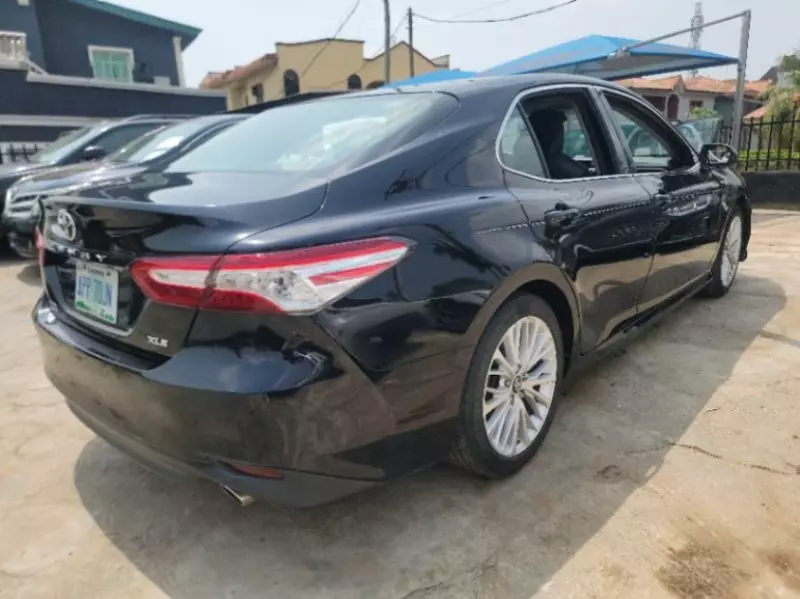 Toyota Camry   - 2018