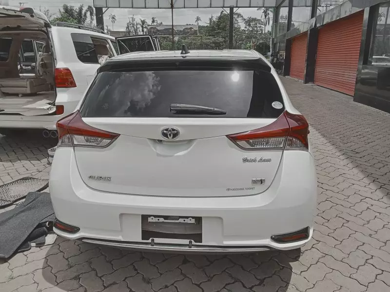 Toyota Auris Hybrid   - 2016