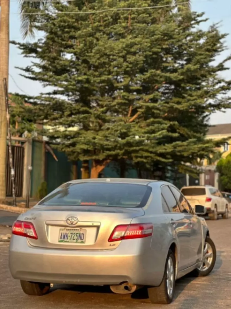 Toyota Camry   - 2011