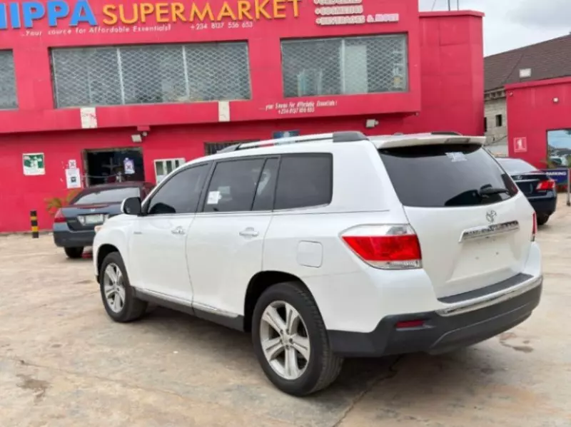 Toyota Highlander   - 2012