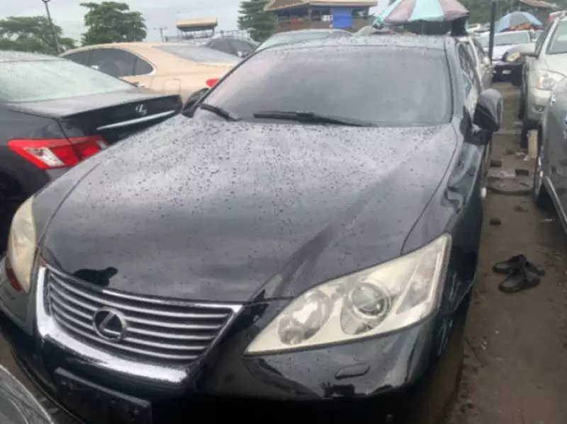 Lexus ES 350   - 2010